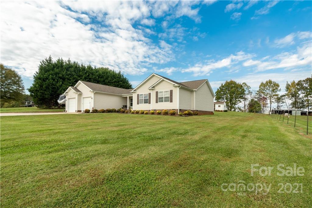 3712 Toms Road Claremont, NC 28610 - Photo 2 of 32 Gallery Image 2