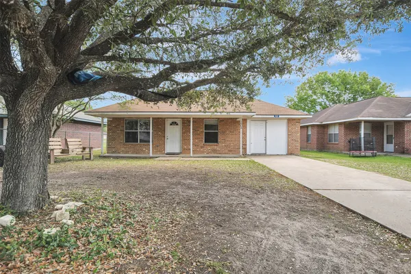 $199,999 | 1920 6th Street, Hempstead, TX 77445