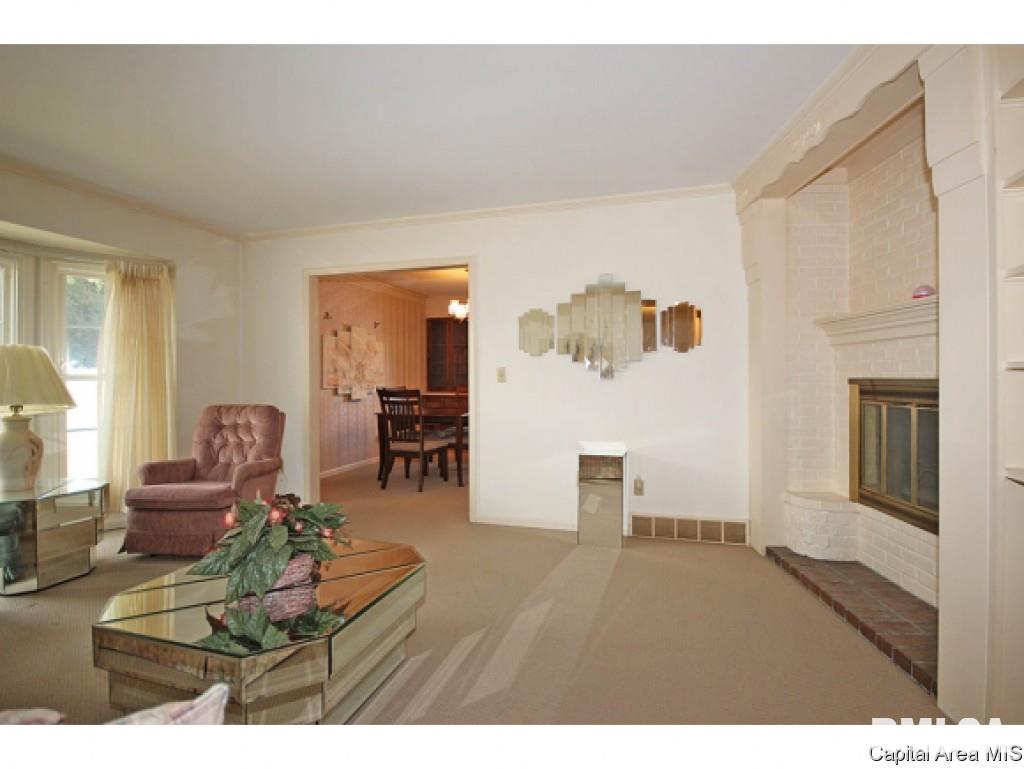 138 Golf Road Springfield, IL 62704 - Photo 2 of 36