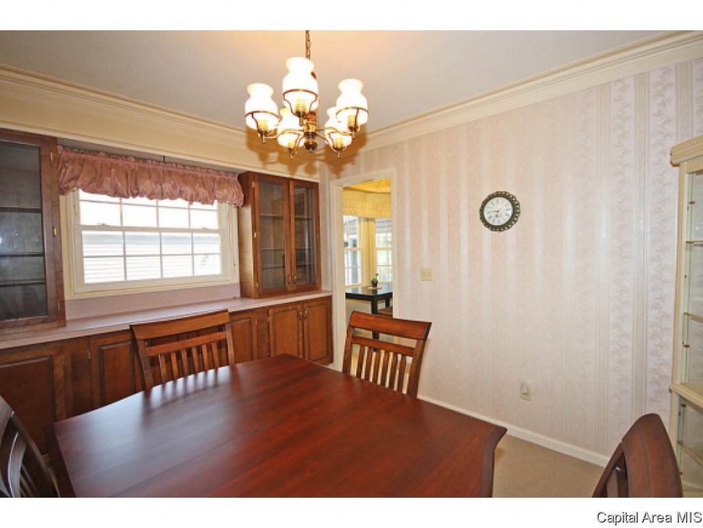 138 Golf Road Springfield, IL 62704 - Photo 12 of 36