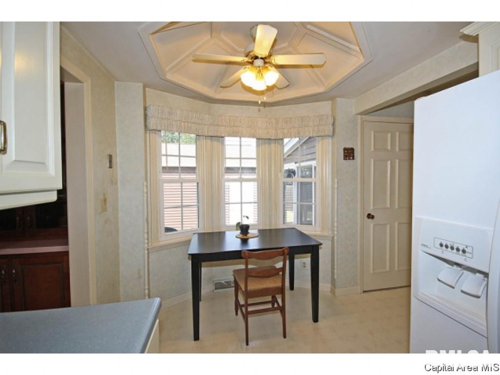 138 Golf Road Springfield, IL 62704 - Photo 13 of 36