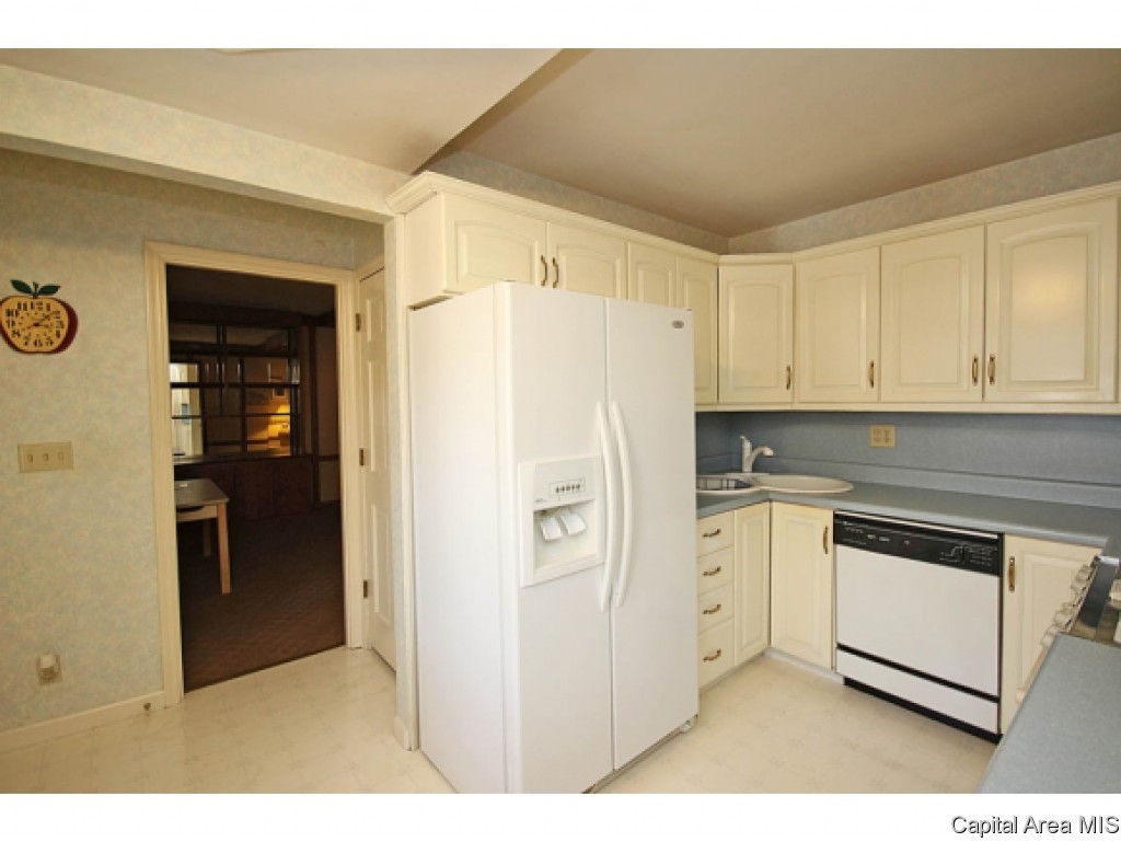 138 Golf Road Springfield, IL 62704 - Photo 16 of 36