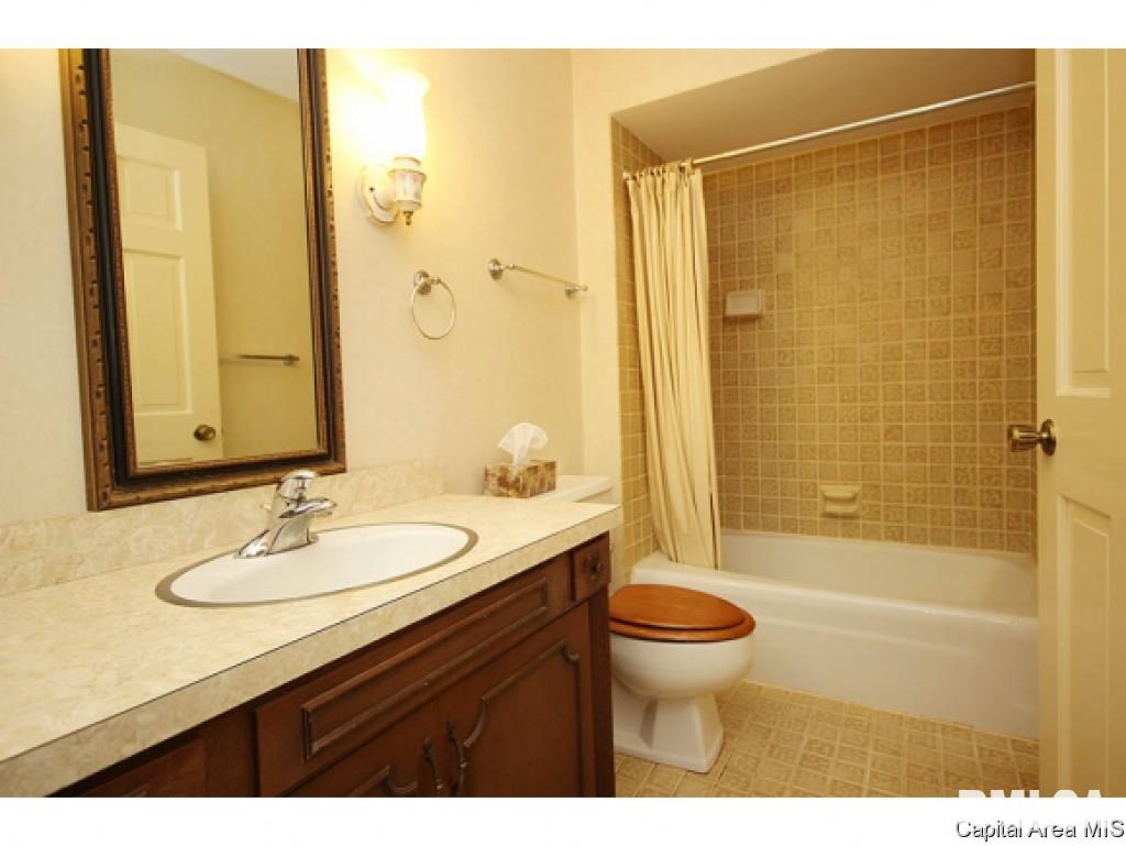 138 Golf Road Springfield, IL 62704 - Photo 17 of 36