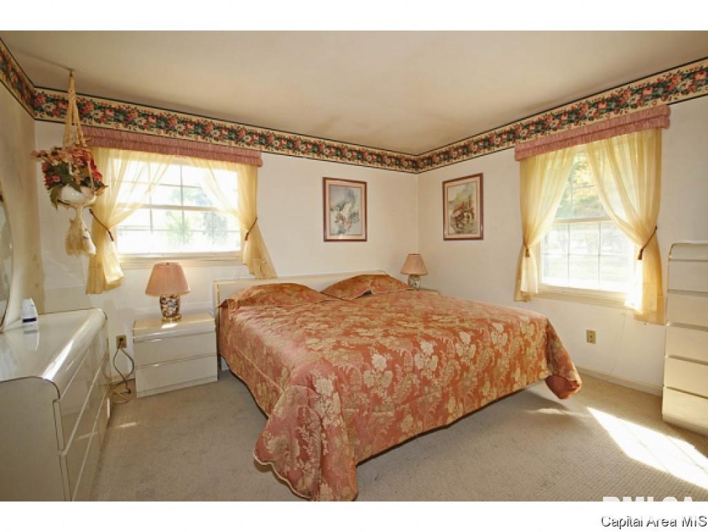 138 Golf Road Springfield, IL 62704 - Photo 18 of 36