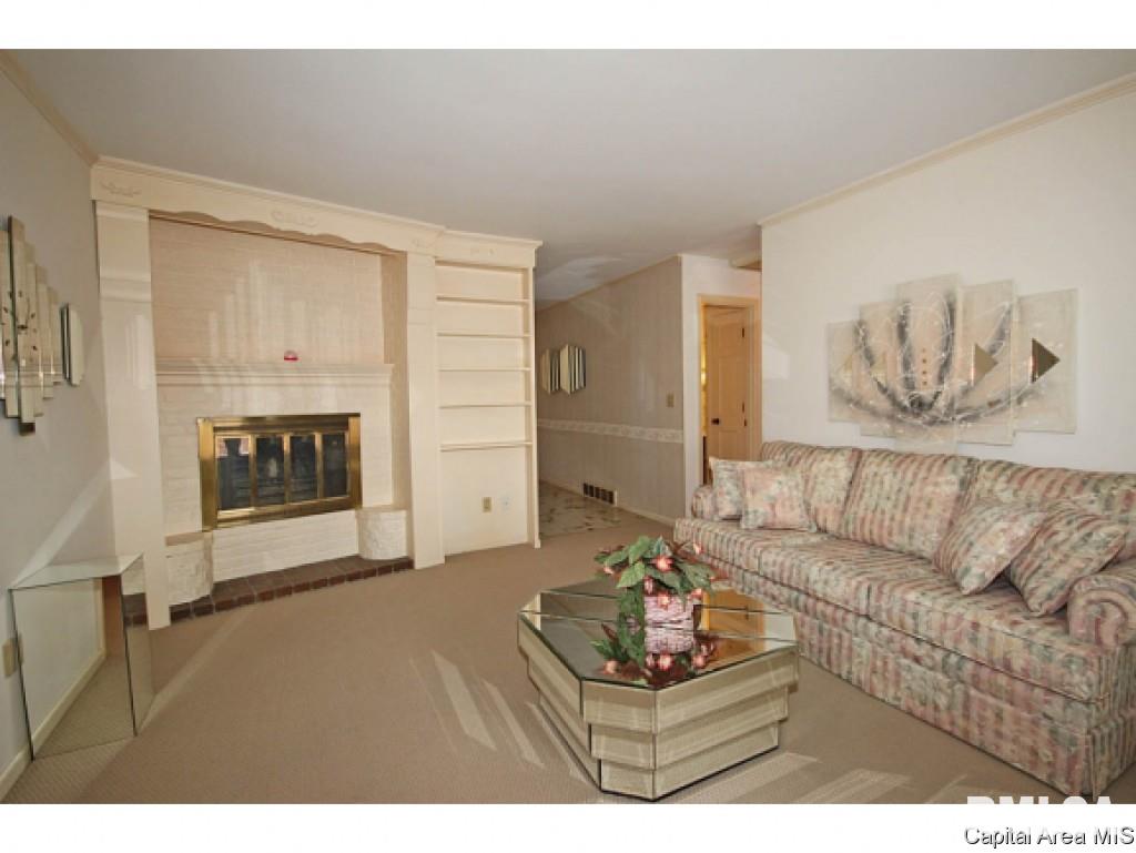 138 Golf Road Springfield, IL 62704 - Photo 3 of 36