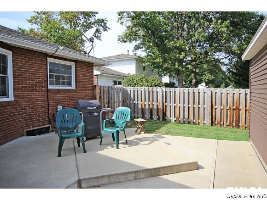 138 Golf Road Springfield, IL 62704 - Photo 32 of 36