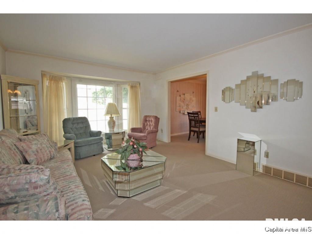 138 Golf Road Springfield, IL 62704 - Photo 5 of 36