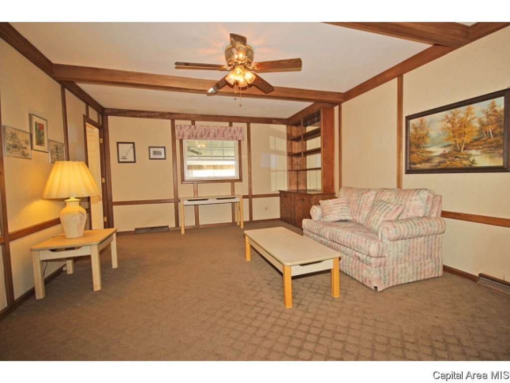 138 Golf Road Springfield, IL 62704 - Photo 9 of 36
