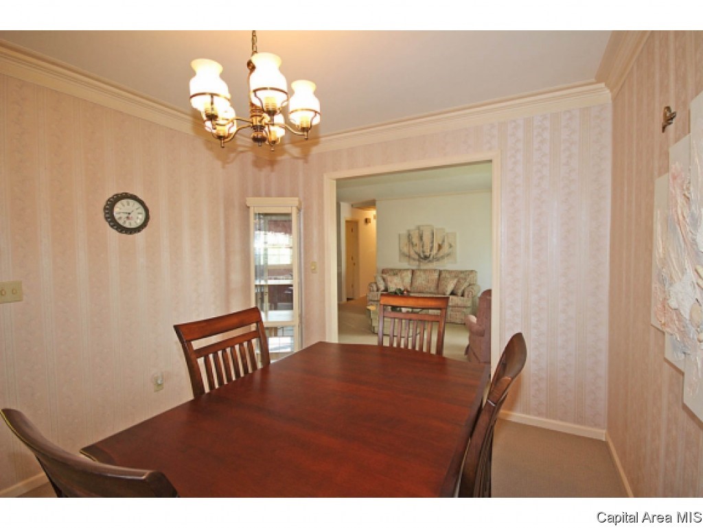 138 Golf Road Springfield, IL 62704 - Photo 10 of 36