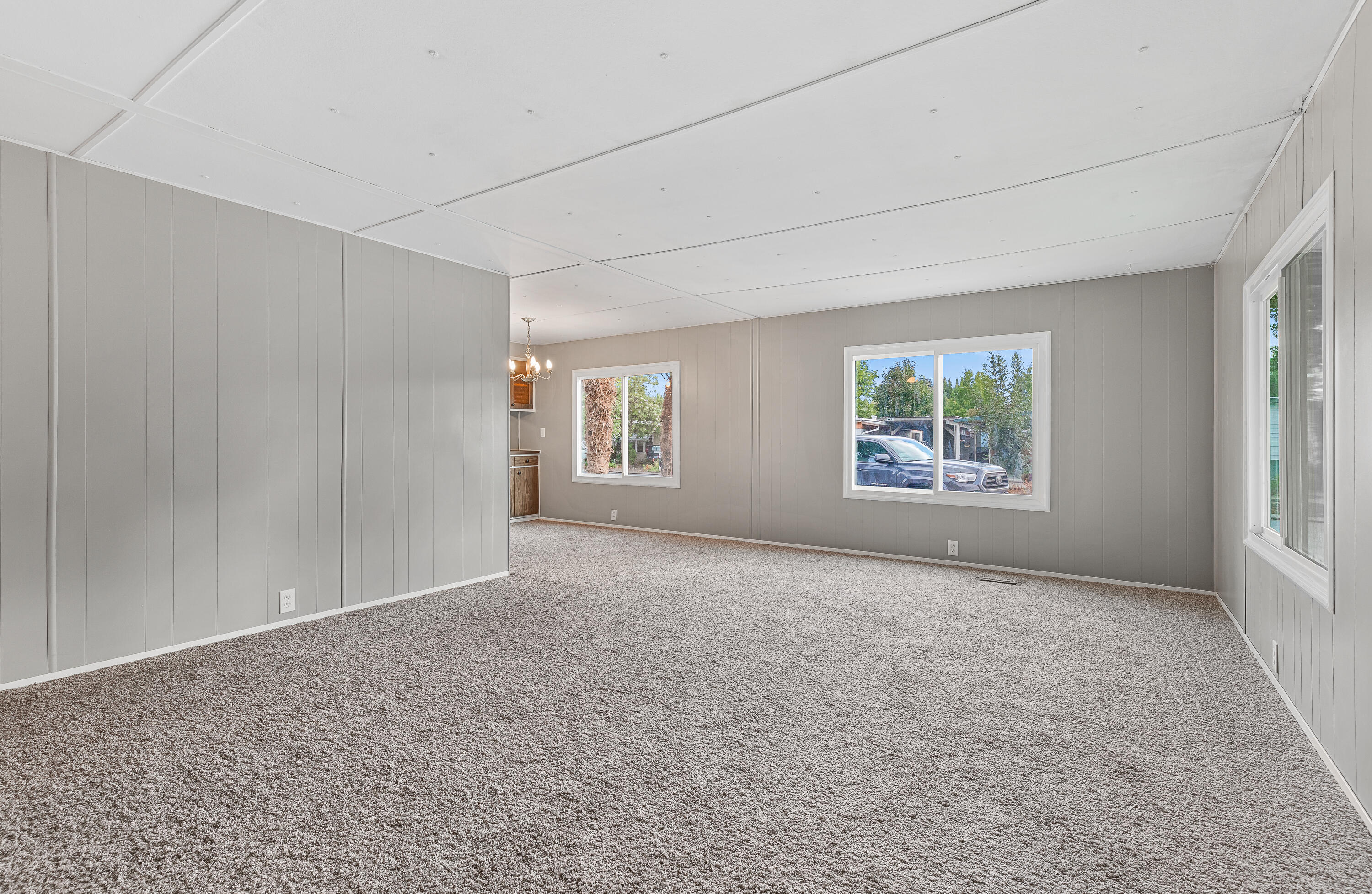 2252 Table Rock Road, Unit 3 Medford, OR 97501 - Photo 5 of 21 9R9A4451