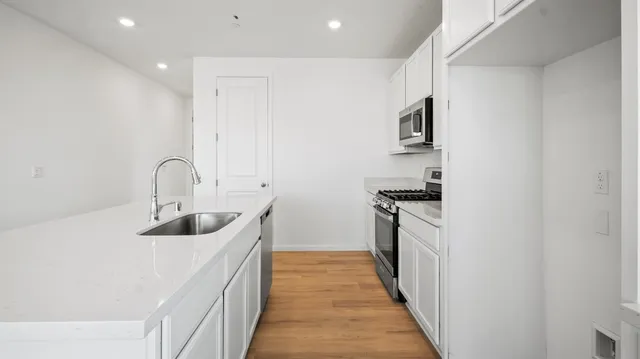 $692,035 | 1056 Carson River Court, Lathrop, CA 95330