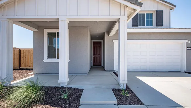 $692,035 | 1056 Carson River Court, Lathrop, CA 95330