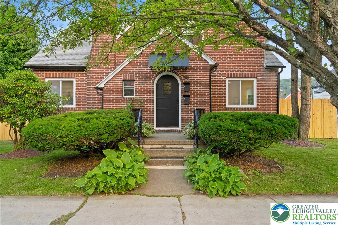 726 Seneca Street Bethlehem, PA 18015 - Photo 4 of 66