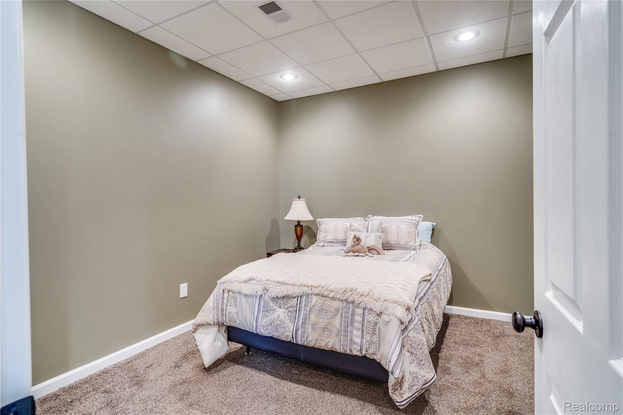 758 East Bluff Court Rochester, MI 48306 - Photo 24 of 28 entry level bedroom