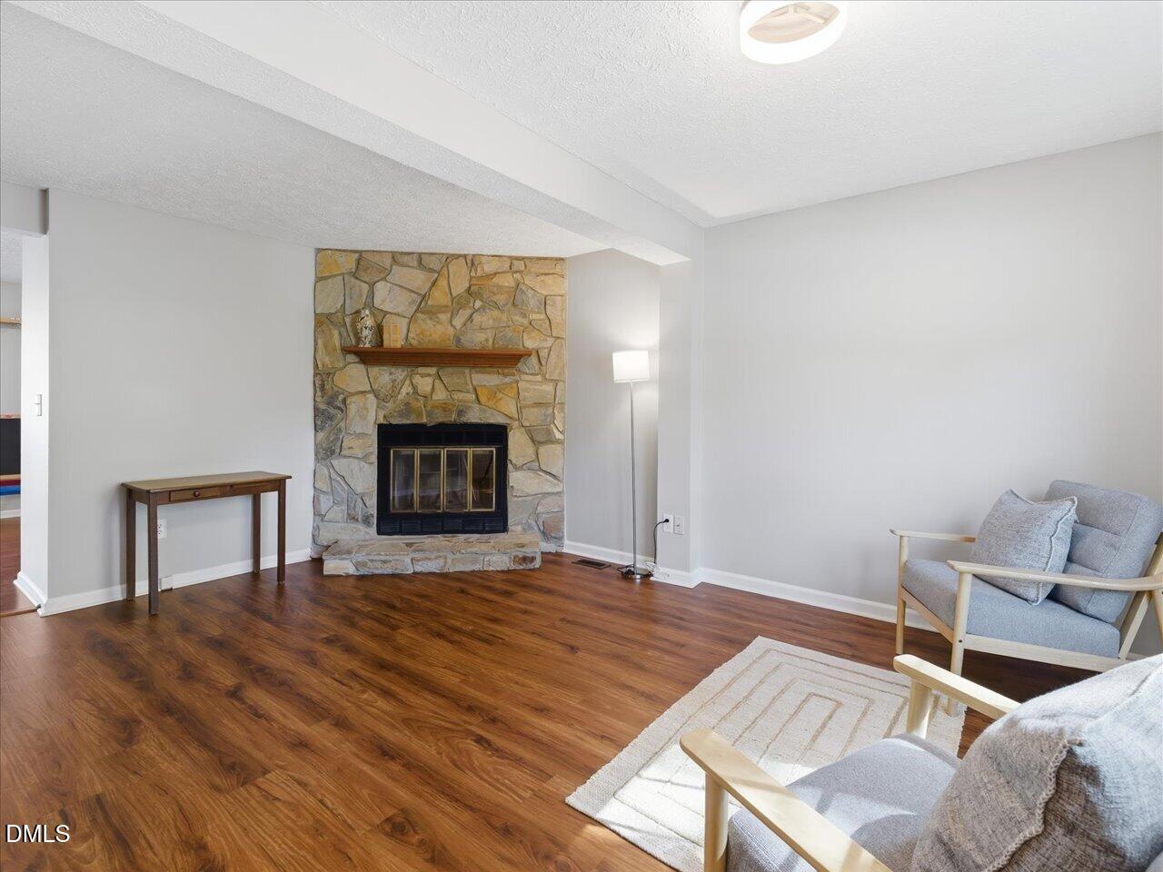 819 Genford Court Raleigh, NC 27609 - Photo 5 of 31 08-Living Room