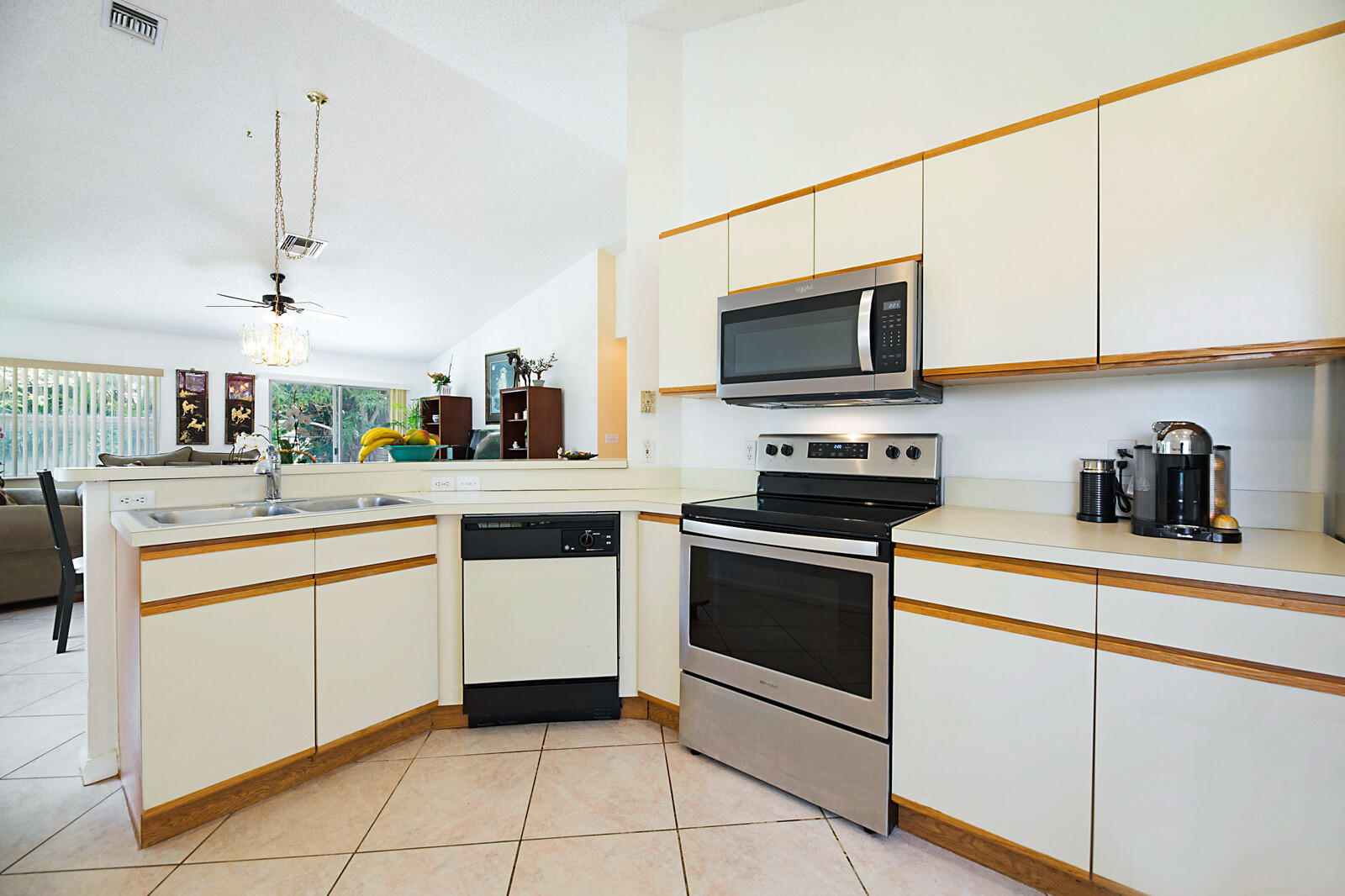 3710 Riverside Way Delray Beach, FL 33445 - Photo 9 of 25 09_3710_Riverside_Way8_mls