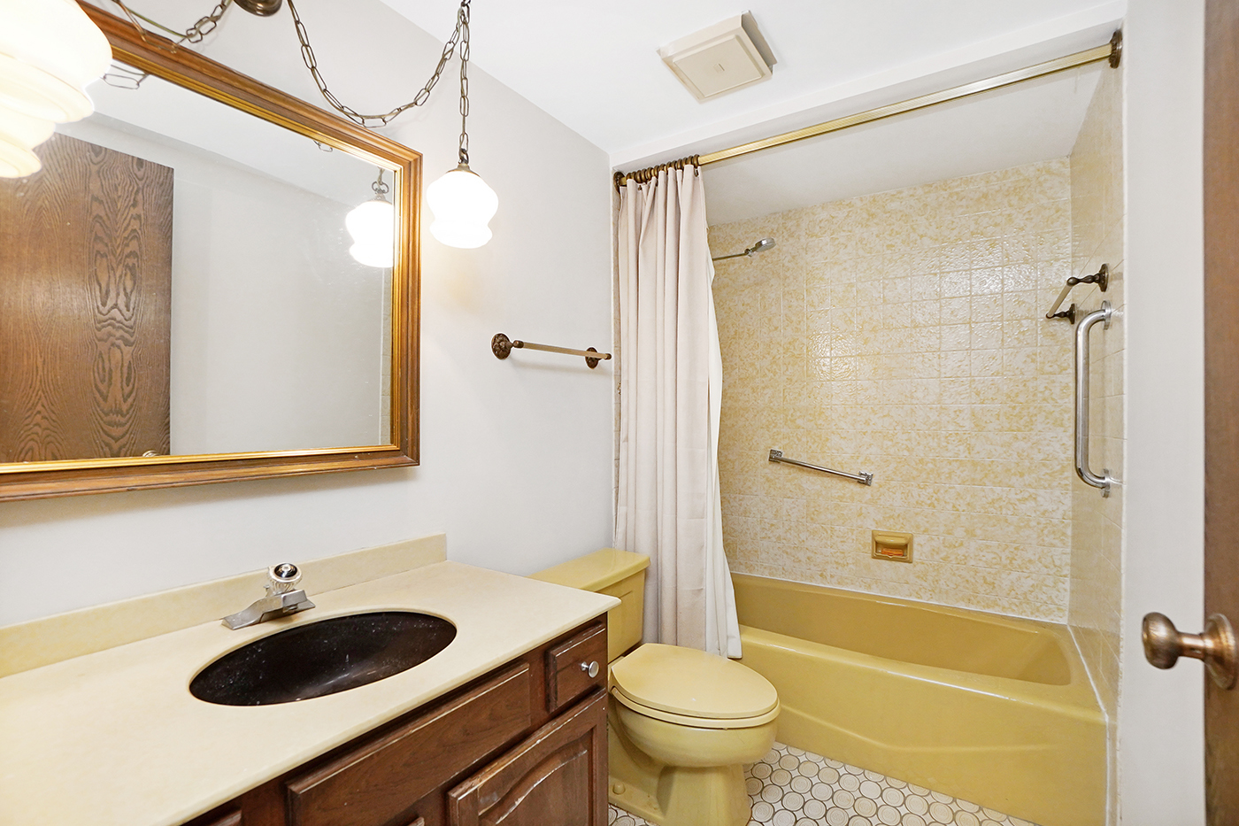 13222 South Oak Ridge Trail, Unit 1A Palos Heights, IL 60463 - Photo 12 of 21 a bathroom with a sink and a mirror