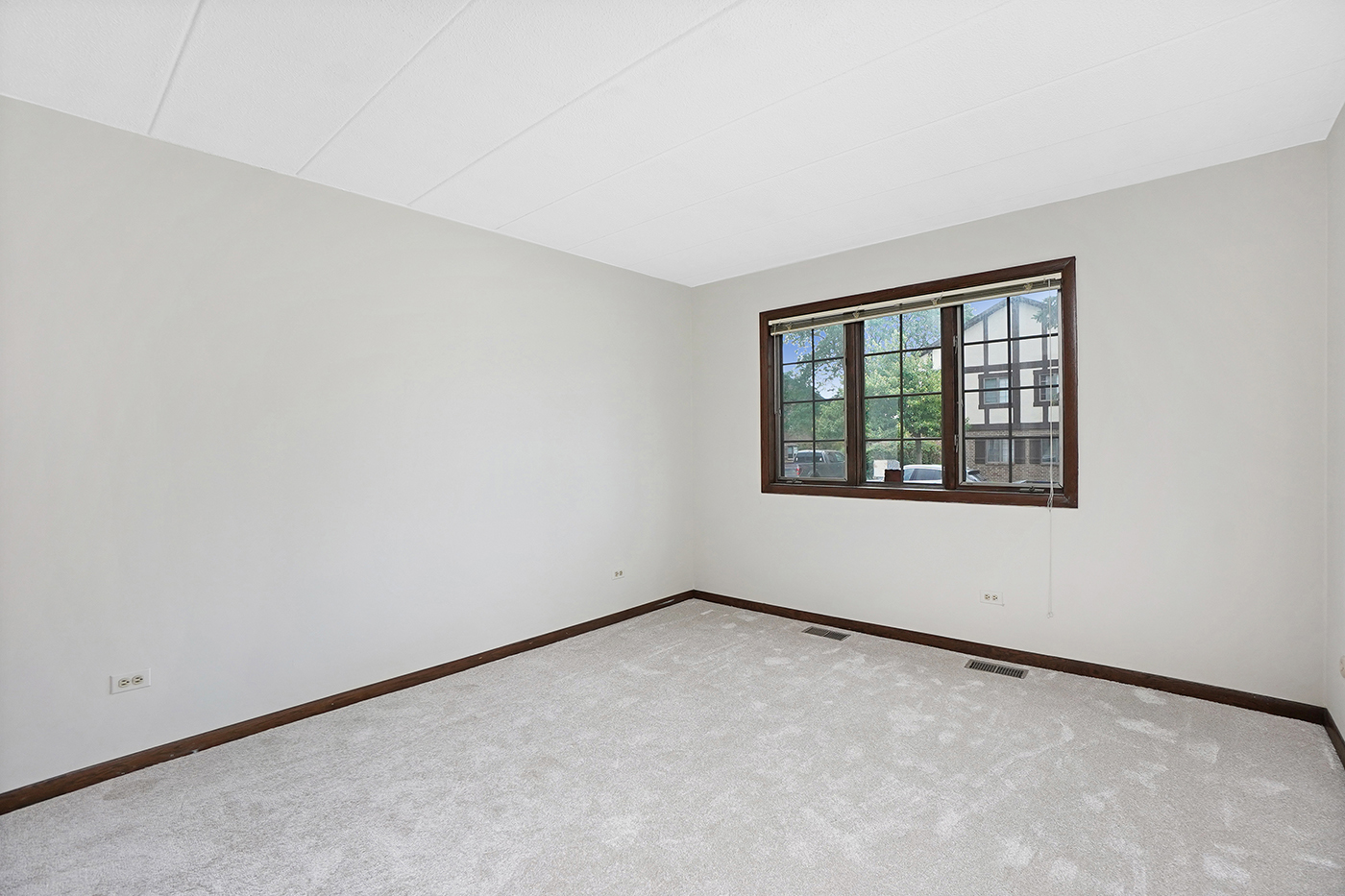 13222 South Oak Ridge Trail, Unit 1A Palos Heights, IL 60463 - Photo 14 of 21 an empty room with a window