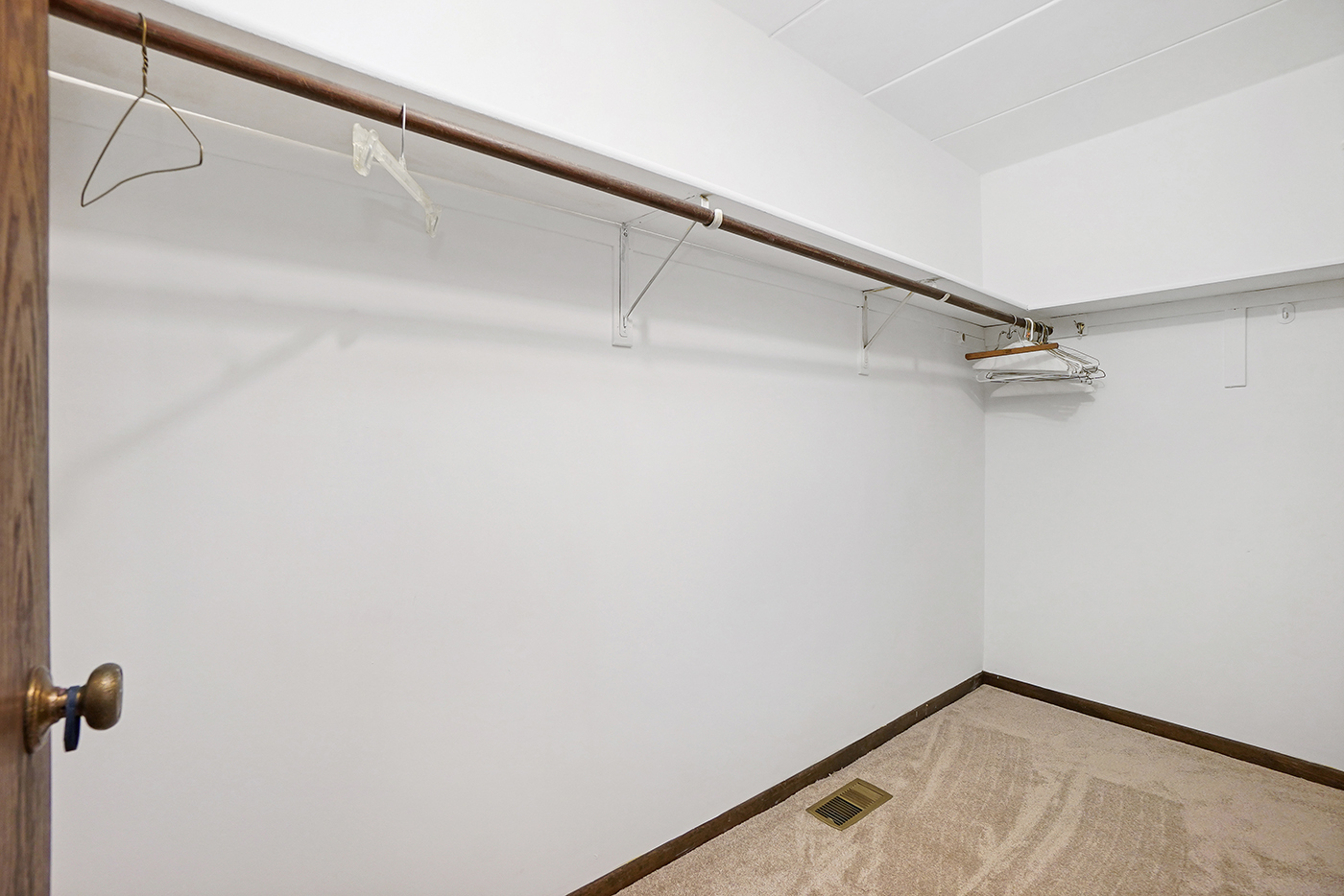 13222 South Oak Ridge Trail, Unit 1A Palos Heights, IL 60463 - Photo 18 of 21 a view of a small space