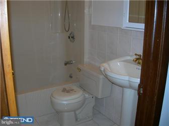 259 Rutgers Avenue Hamilton, NJ 08619 - Photo 6 of 9 Bathroom