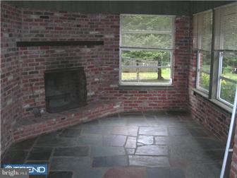 259 Rutgers Avenue Hamilton, NJ 08619 - Photo 7 of 9 Sun Room