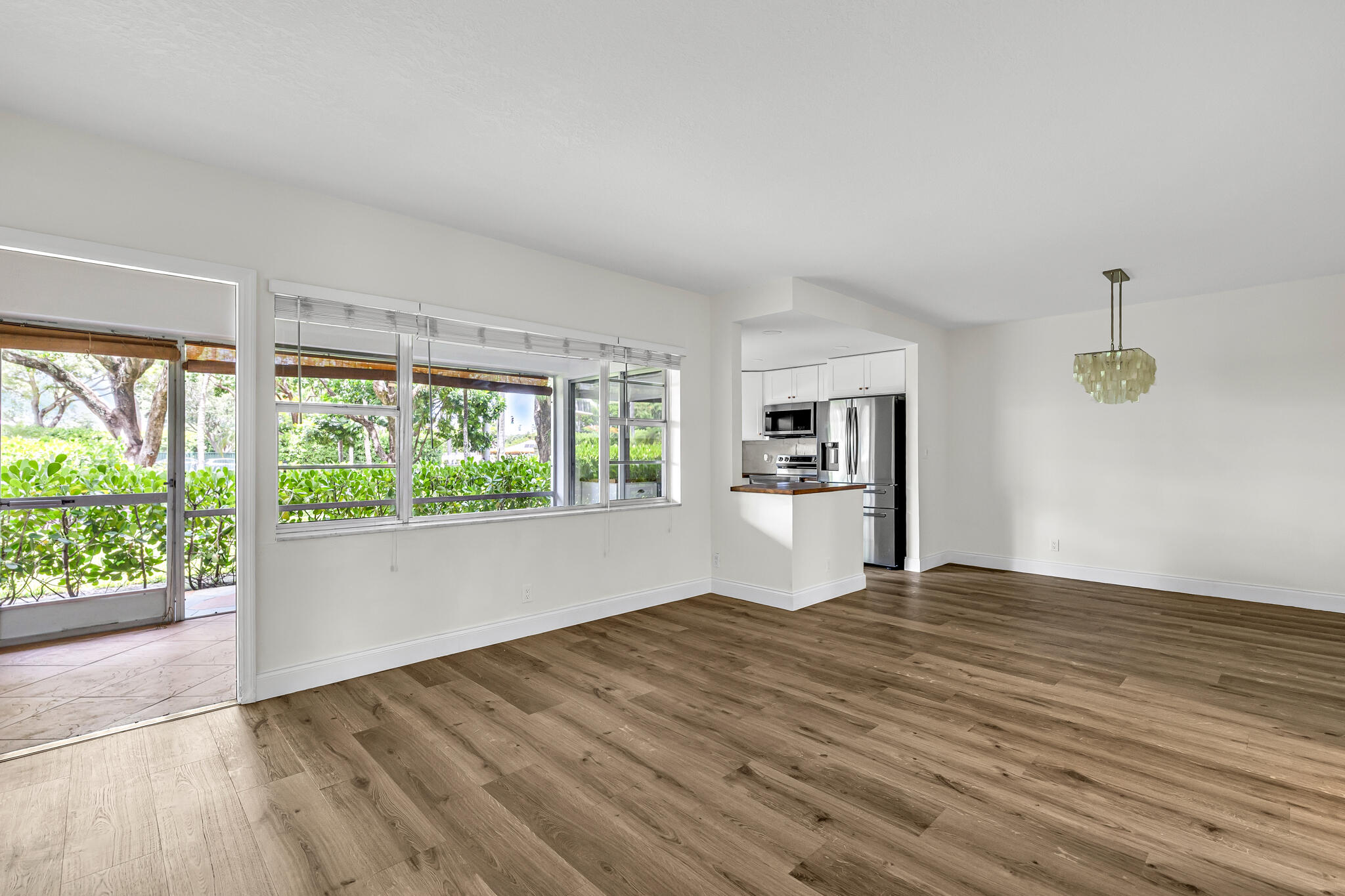 100 Royal Palm Way, Unit 1030 Boca Raton, FL 33432 - Photo 6 of 25 Living, dining