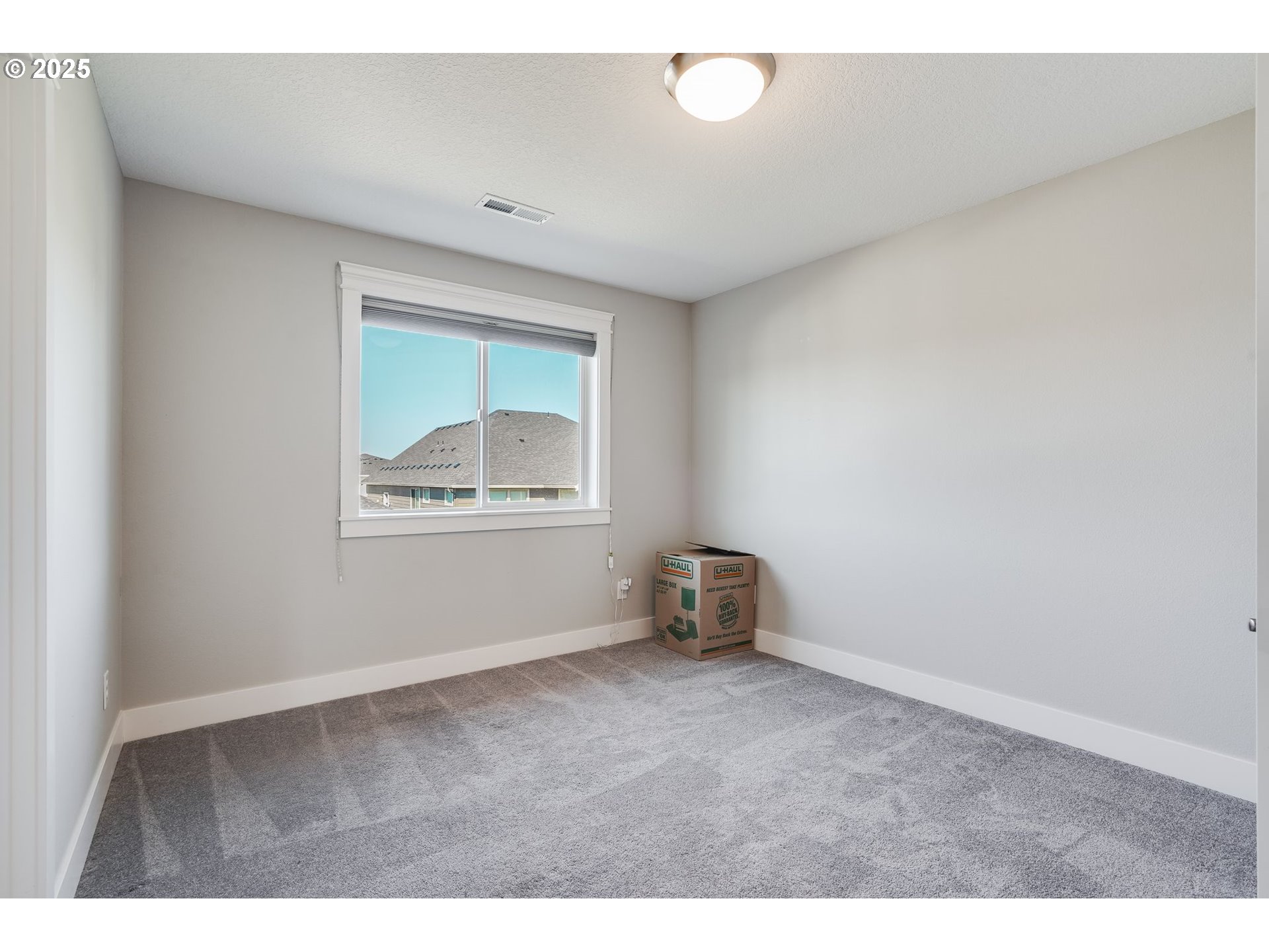 1709 South 43rd Place Ridgefield, WA 98642 - Photo 20 of 24 an empty room with windows