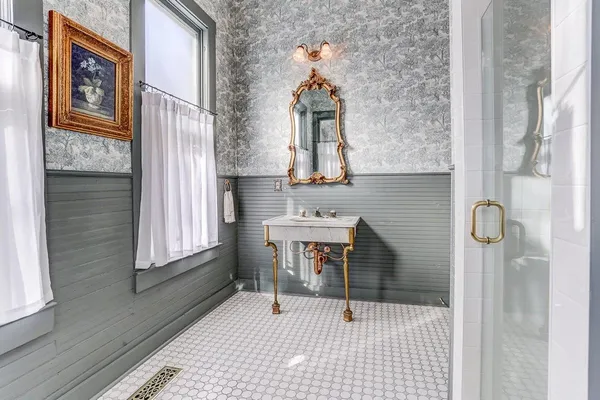 $735,000 | 1323 Carr Avenue, Memphis, TN 38104