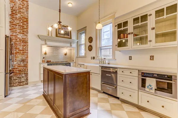 $735,000 | 1323 Carr Avenue, Memphis, TN 38104