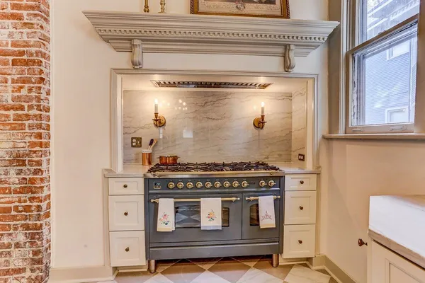 $735,000 | 1323 Carr Avenue, Memphis, TN 38104