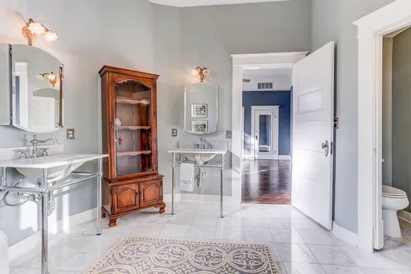 $735,000 | 1323 Carr Avenue, Memphis, TN 38104