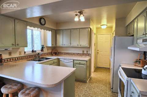4345 East Stanley Road Genesee, MI 48437 - Photo 8 of 34 20432975-7.JPG