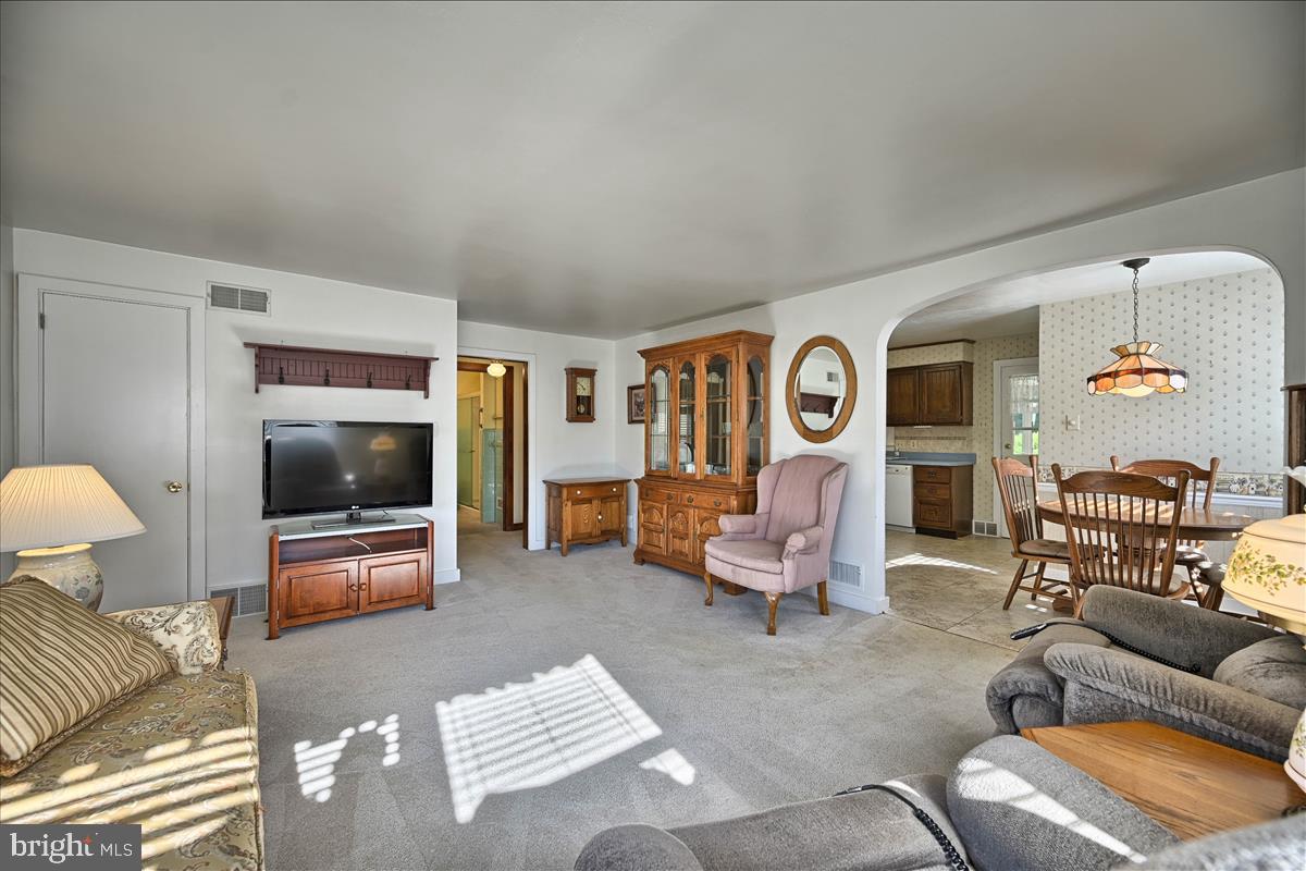 1489 Simpson Ferry Road New Cumberland, PA 17070 - Photo 11 of 25 Living room