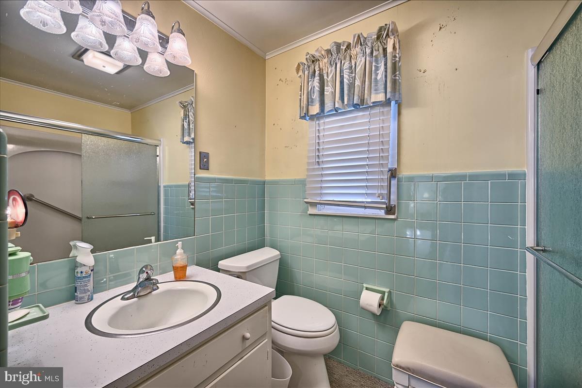 1489 Simpson Ferry Road New Cumberland, PA 17070 - Photo 13 of 25 Upstairs bathroom