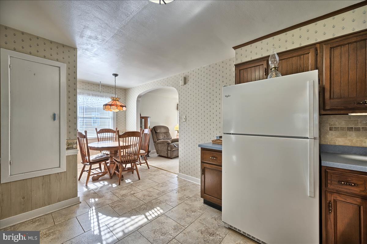 Eat in kitchen