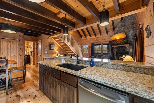 $525,000 | 275 North Moreland Drive, Blue Ridge, GA 30513