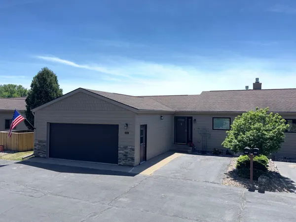$529,900 | 3350 Bayside Court, La Crosse, WI 54601