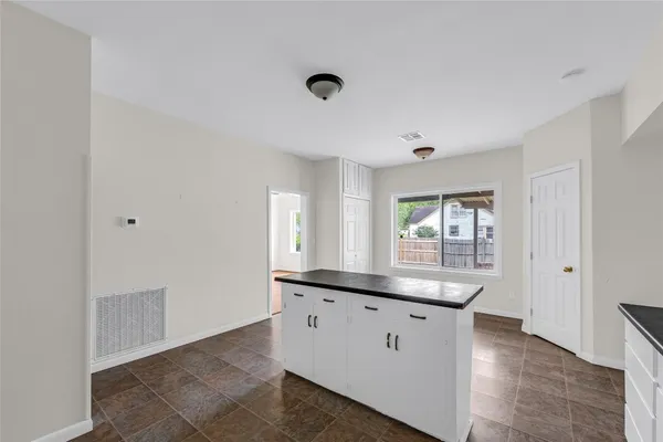 $320,000 | 2527 Avenue G, Rosenberg, TX 77471