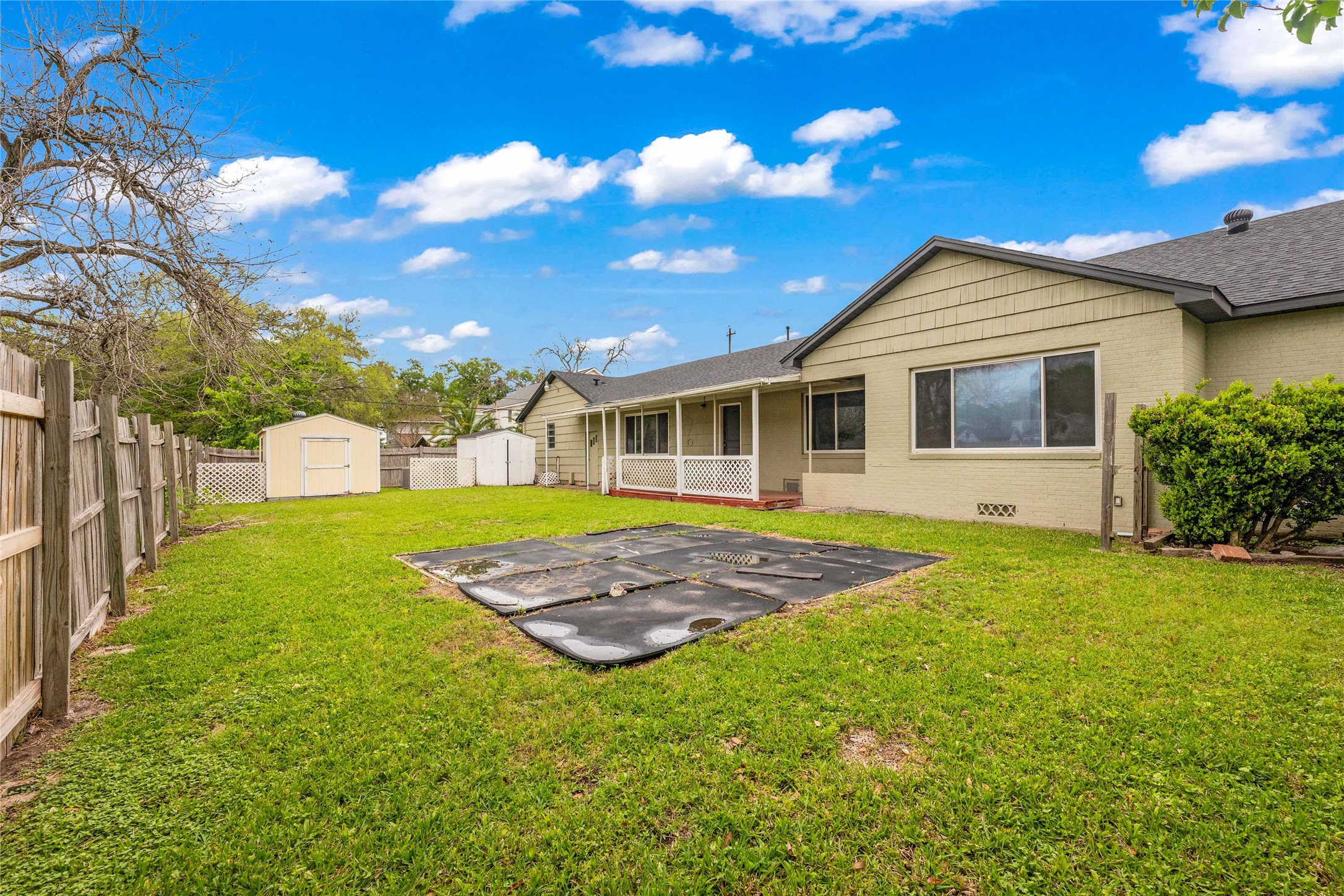 2527 Avenue G Rosenberg, TX 77471 - Photo 31 of 35 a front view of a house with garden