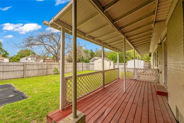 $320,000 | 2527 Avenue G, Rosenberg, TX 77471