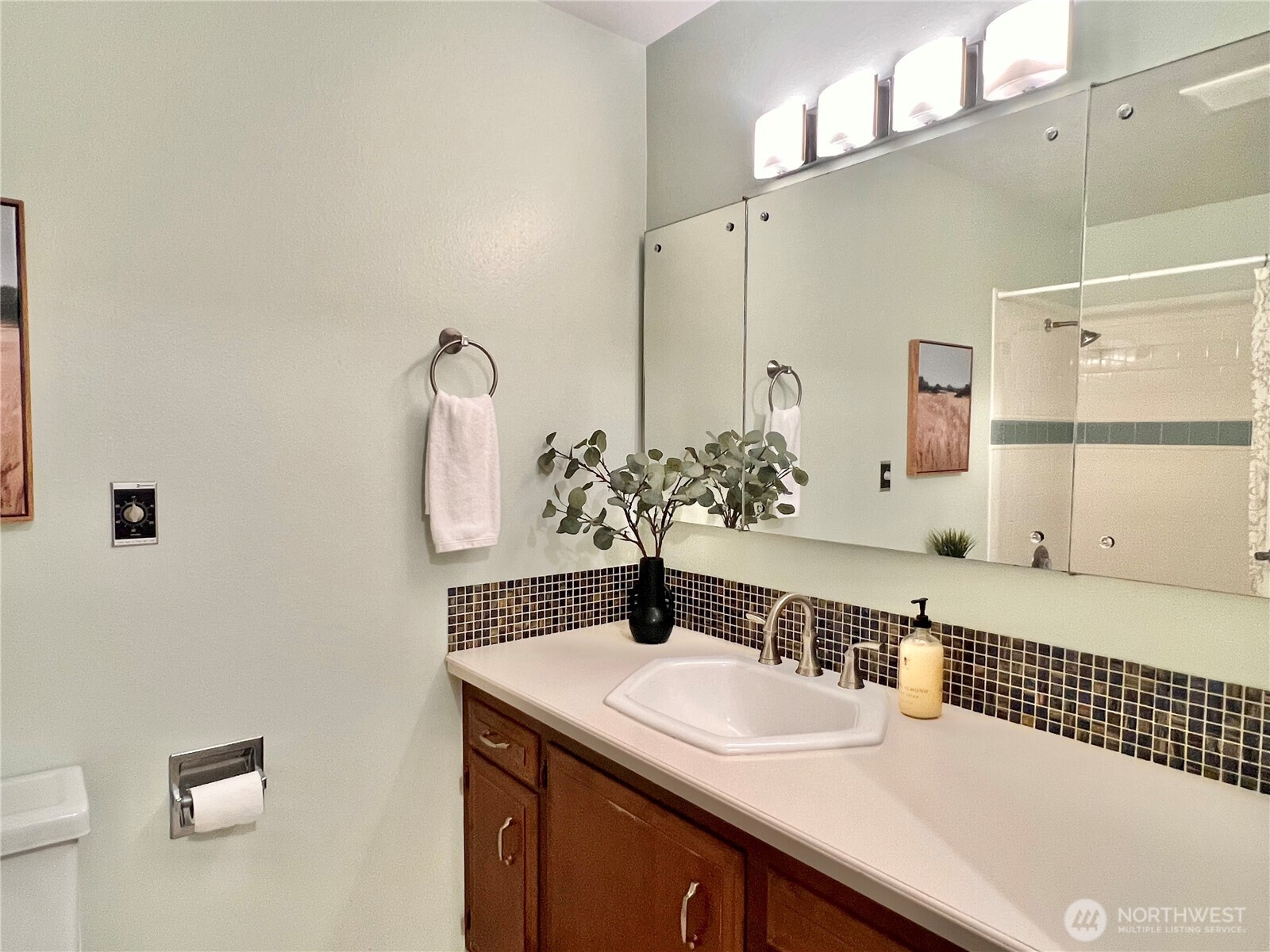 10518 231st Street Southwest Edmonds, WA 98020 - Photo 19 of 39 Gallery Image 19