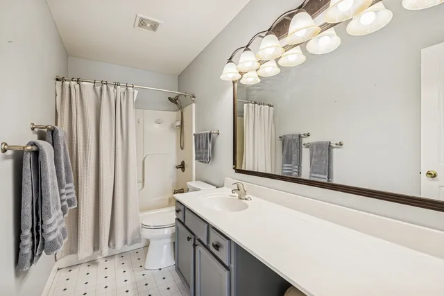 $469,900 | 1804 Redwood Lane, McHenry, IL 60051