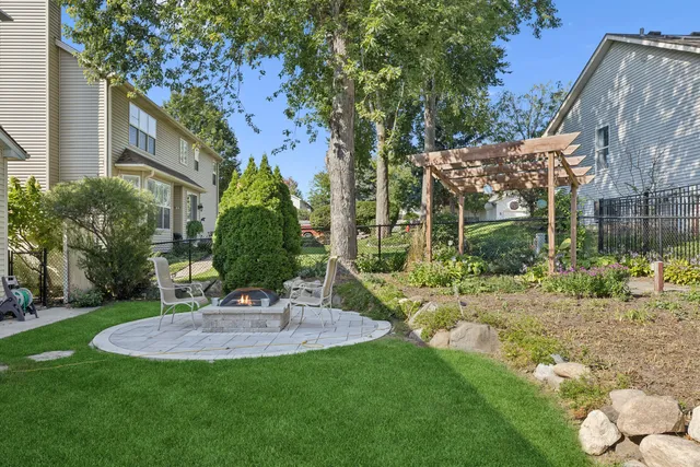 $469,900 | 1804 Redwood Lane, McHenry, IL 60051