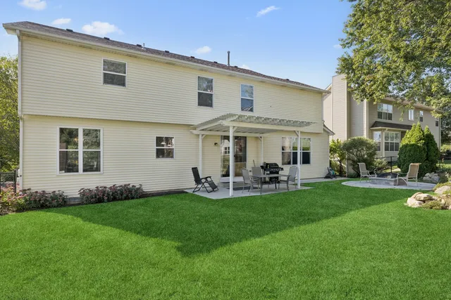 $469,900 | 1804 Redwood Lane, McHenry, IL 60051