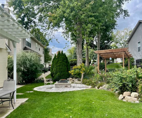 $469,900 | 1804 Redwood Lane, McHenry, IL 60051