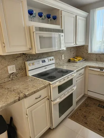 $850,000 | 1370 South Ocean Boulevard, Unit 905, Pompano Beach, FL 33062