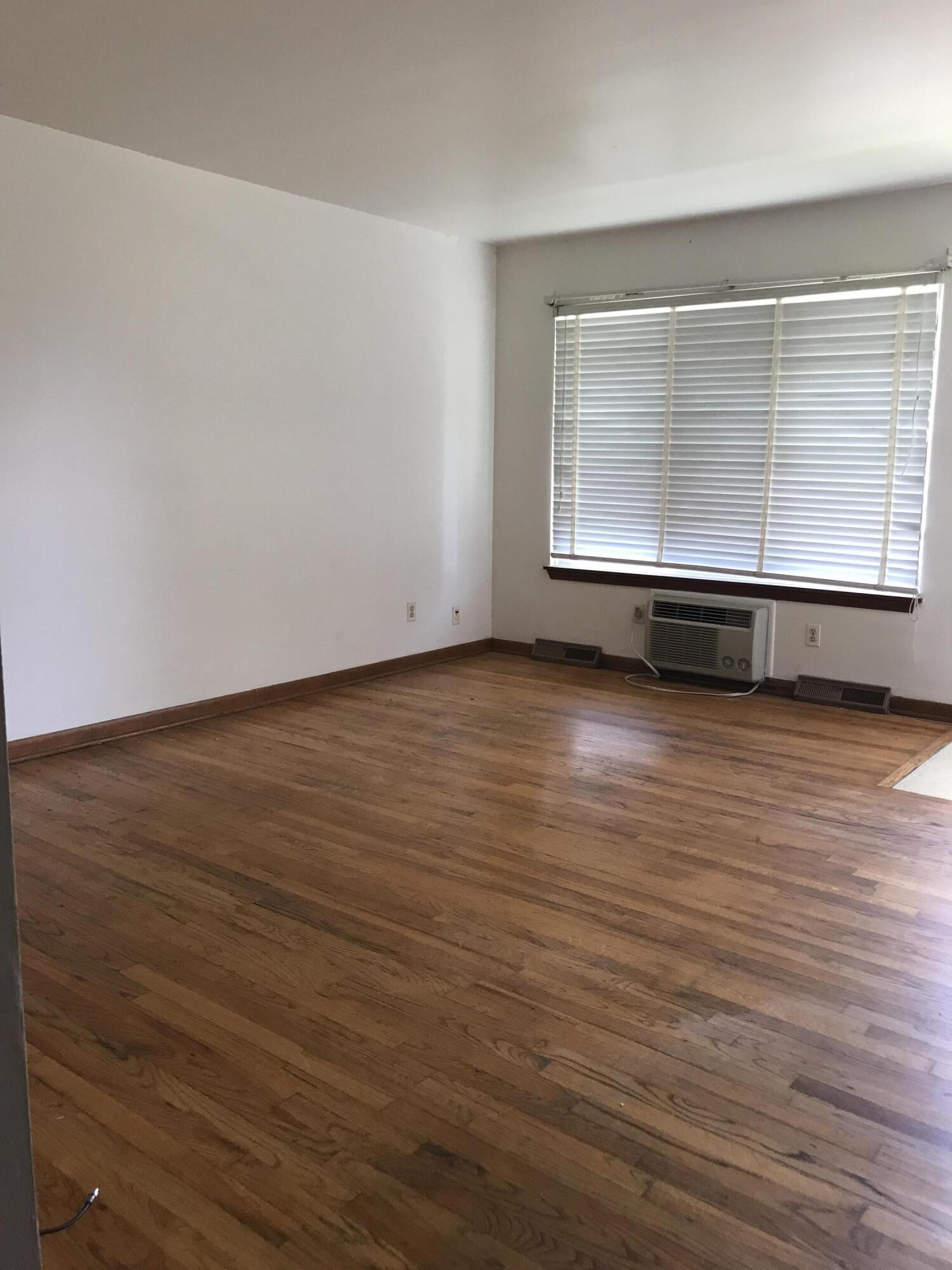 1236 Holmes Road Ypsilanti, MI 48198 - Photo 13 of 22 1236.Holmes.Pic.6