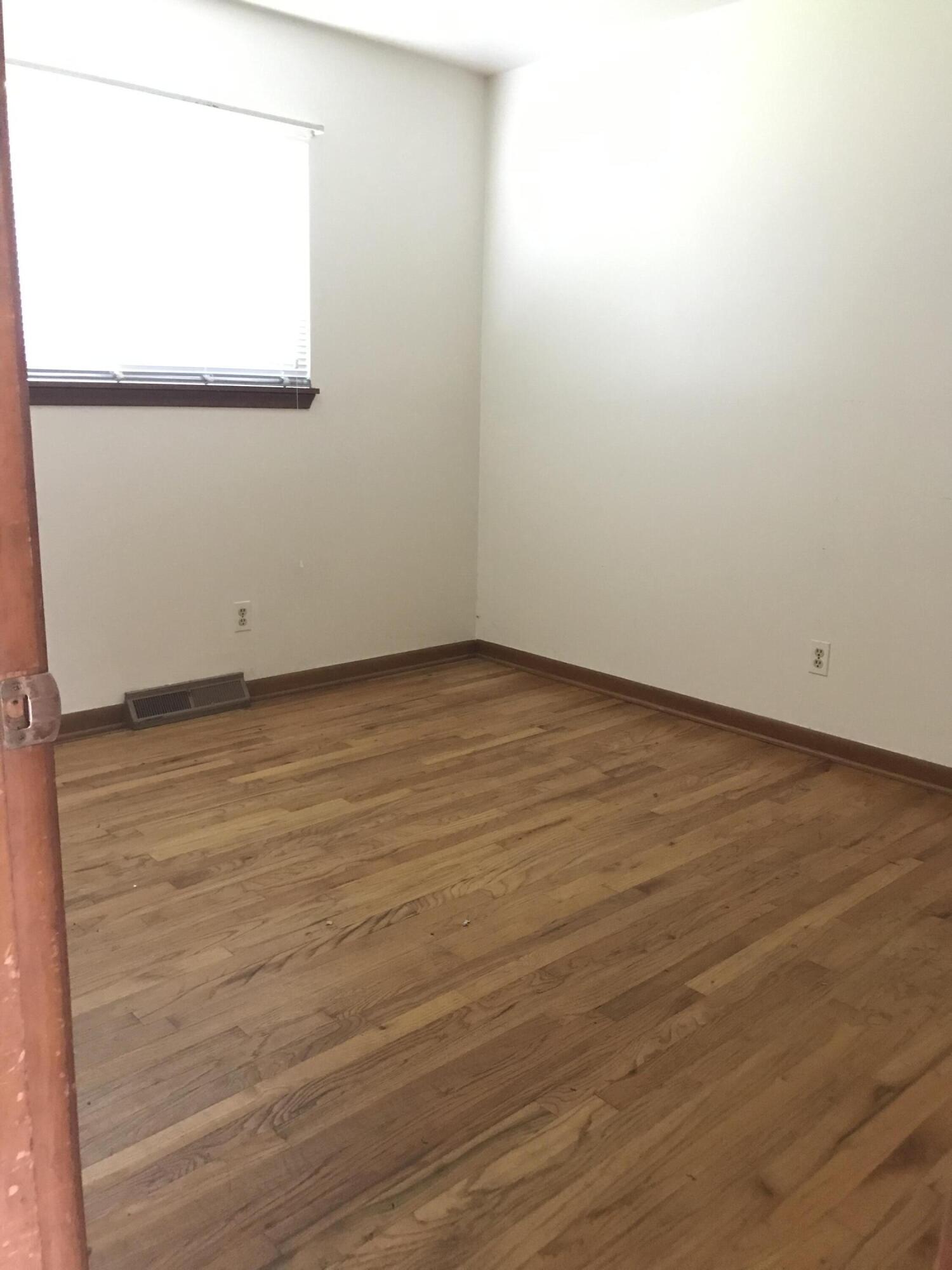 1236 Holmes Road Ypsilanti, MI 48198 - Photo 15 of 22 1236.Holmes.Pic.5