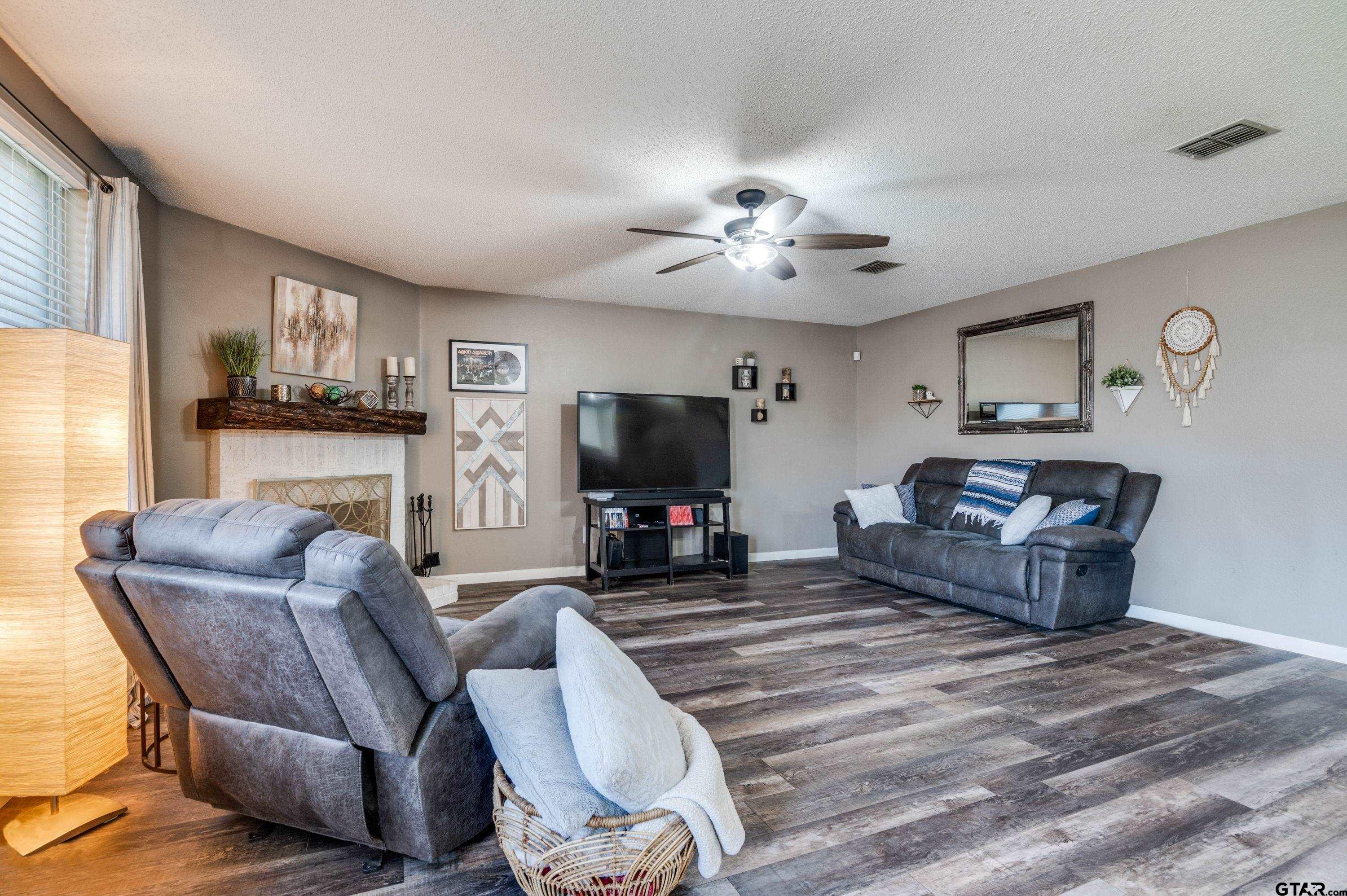 2748 Cameron Way Mesquite, TX 75181 - Photo 6 of 25 a living room with furniture and a flat screen tv