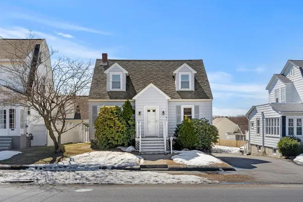 $2,300 | 183 Massachusetts Avenue, Unit 2, North Andover, MA 01845